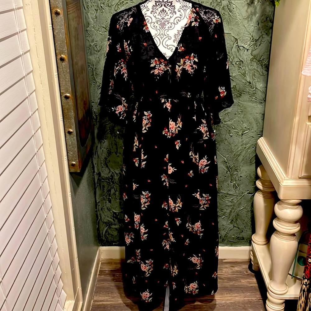 Zara FLORAL PRINT DRESS size medium in like new condition